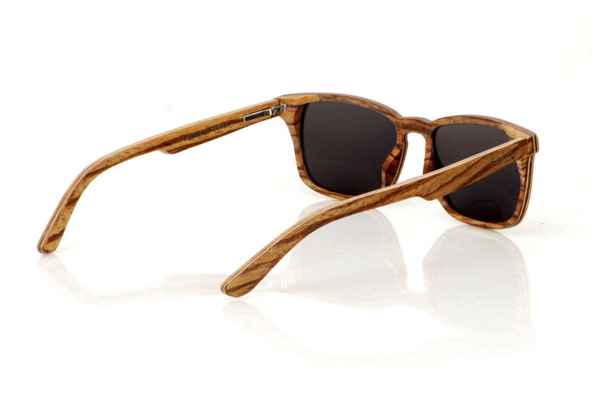 Wood eyewear of Zebrano ROMUALD. ROMUALD wooden sunglasses stand out for their design, entirely made of light-colored laminated zebrawood with a marked grain, which gives them a distinctive and natural presence. Its more square shape adapts perfectly to smaller faces, offering a balanced and attractive aesthetic. Round maple wood inlays on the front add delicate detail. With measurements of 135x41 and a caliber of 50, these glasses are ideal for those looking for an accessory with personality and style. for Wholesale & Retail | Root Sunglasses® 